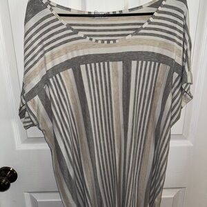 Chic Gray and Cream Tunic with Elegant Design